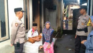 Hari Bhayangkara ke-79, Polsek Kediri Bantu Warga Lansia di Kediri Selatan