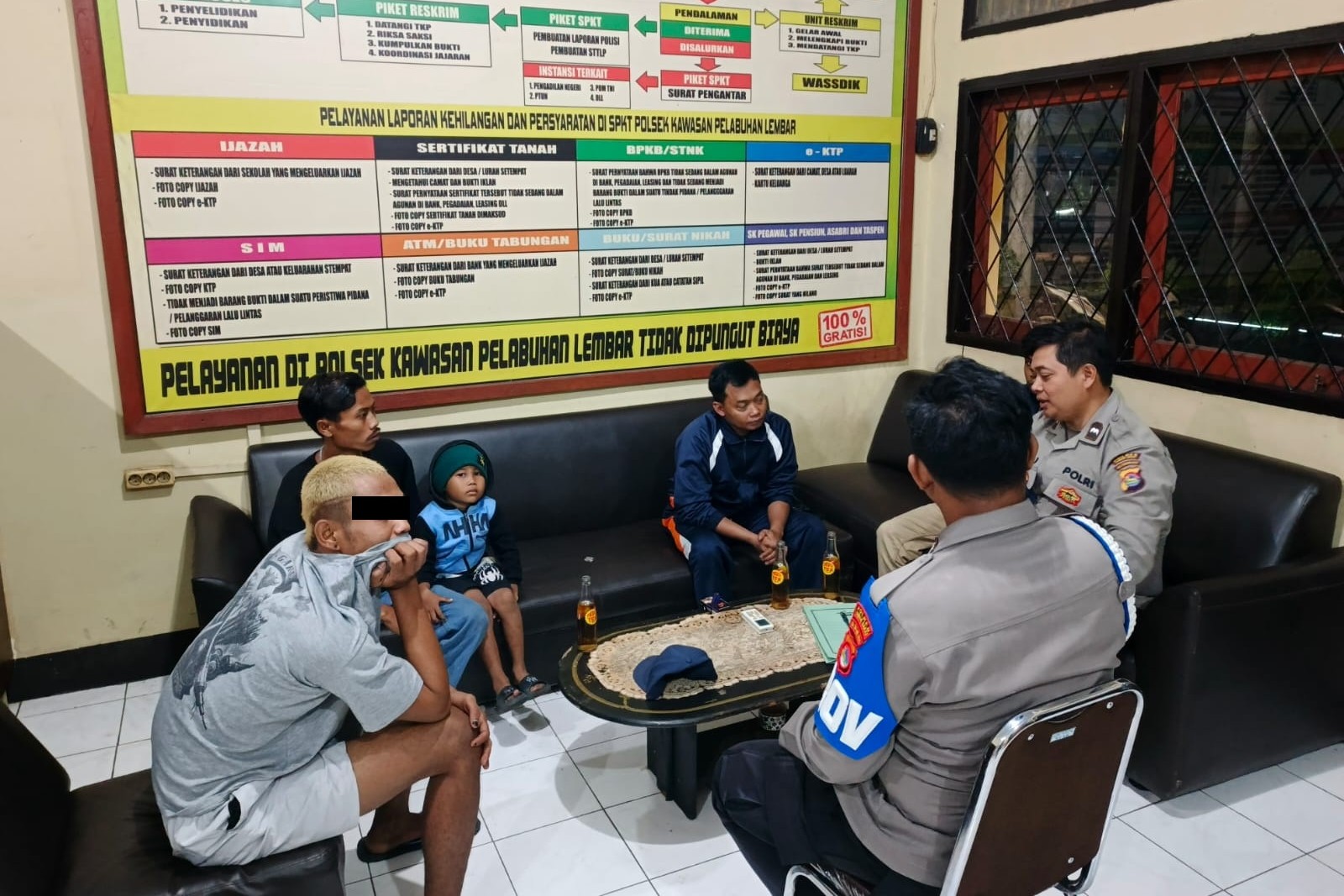 Kru Kapal KMP Parama Kalyani Sigap Selamatkan Penumpang Jatuh ke Laut di Lombok Barat