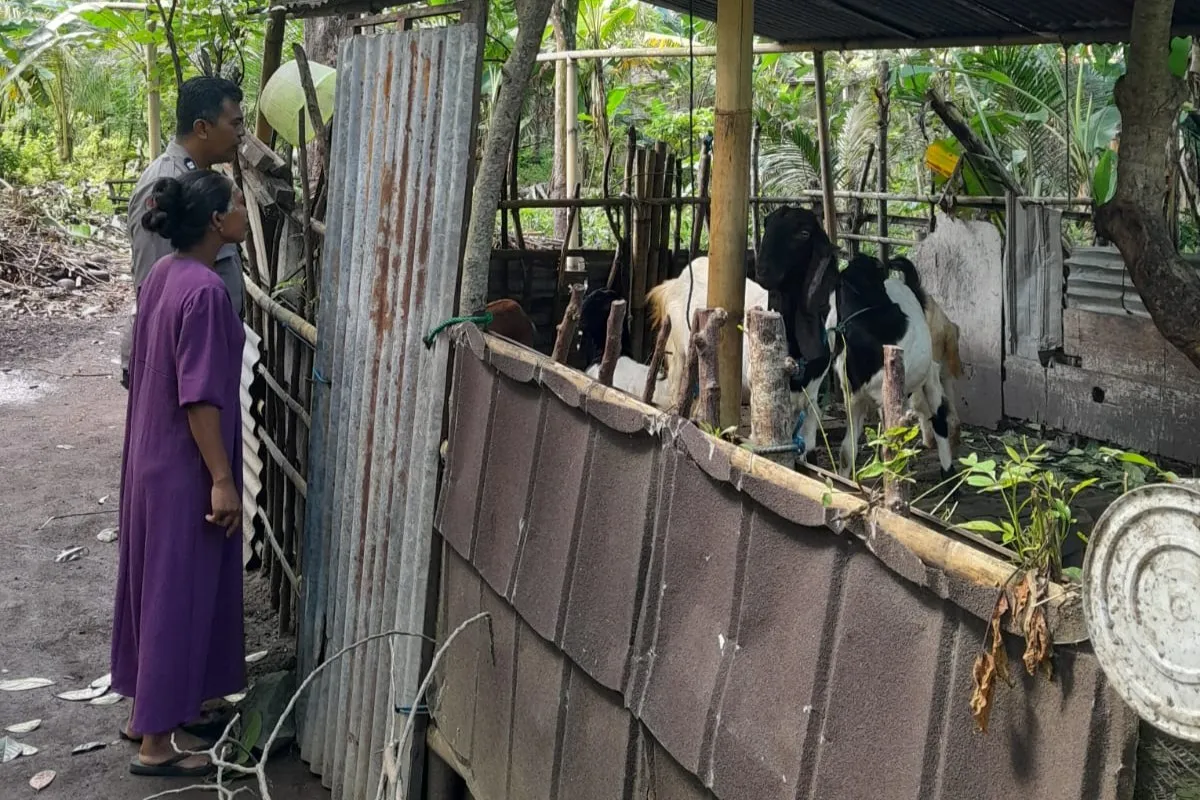 WhatsApp Image 2025-10-26 at 12.02.49_result Bhabinkamtibmas Senggigi Ajak Warga Kelola Lahan Kosong Jadi Sumber Pangan