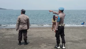 Antisipasi 3C, Polsek Lembar Gencarkan Patroli Wisata Pantai Cemare